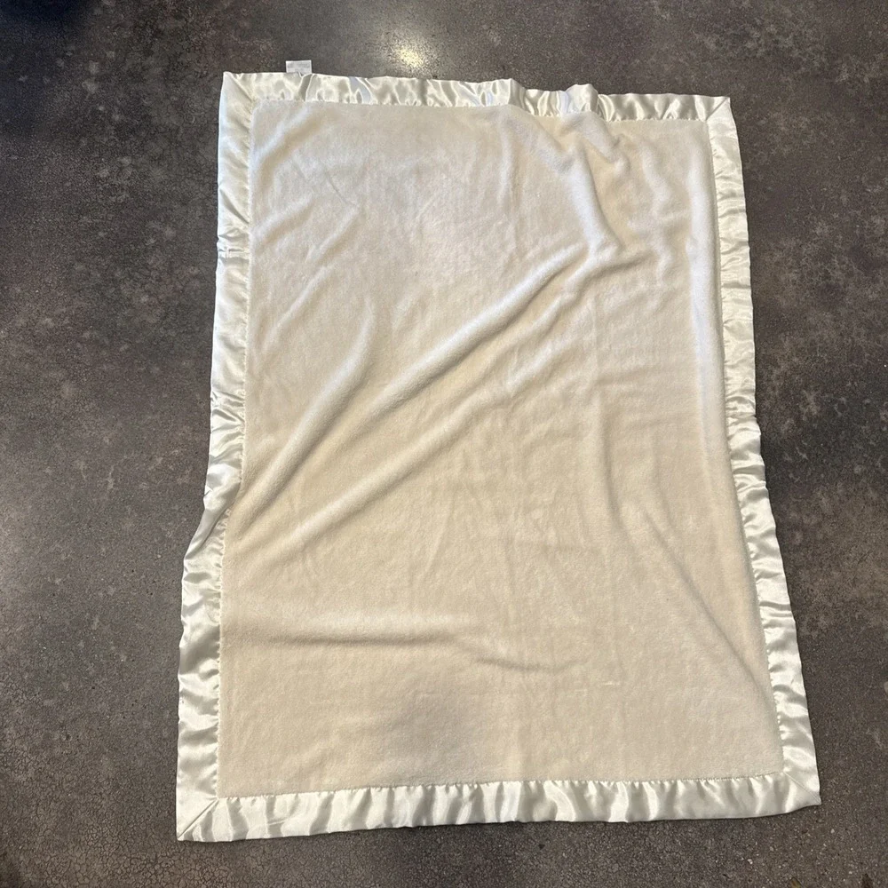 Koala Baby Solid Light Yellow Baby Blanket‎ Satin Trim Binding
